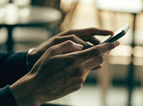 Jak przeglądać usunięte lub tymczasowe zdjęcia wysłane do Ciebie na WhatsAppie